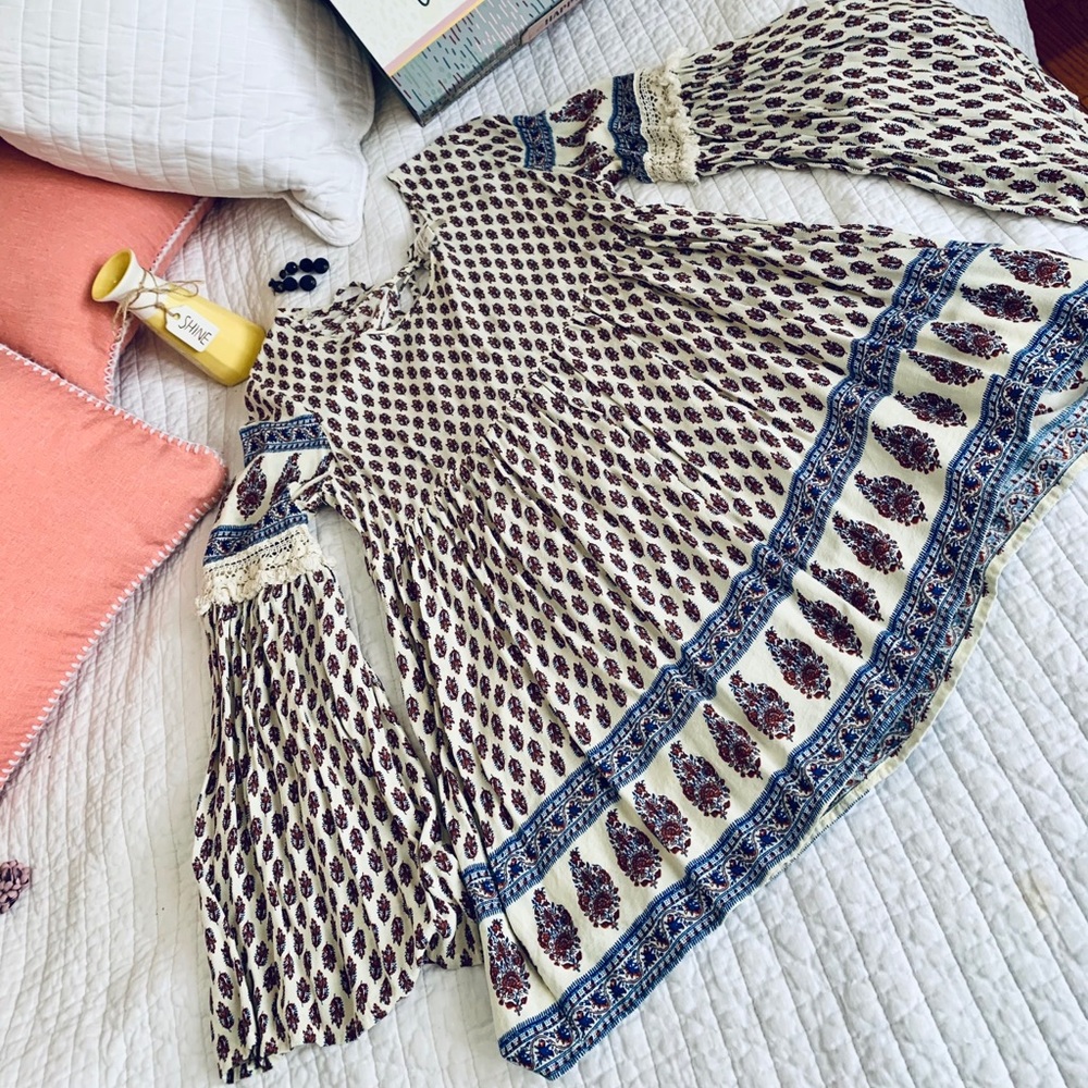 Boho blouse great colors opening in back & tassels